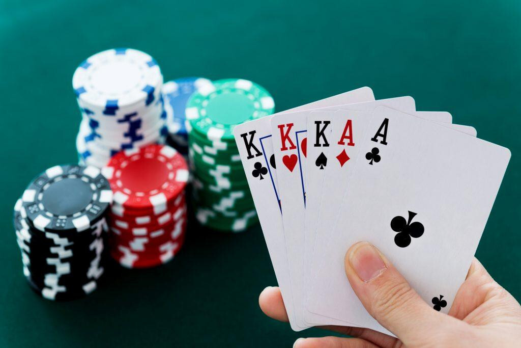 Top 4 game đánh bài đổi tiền thật ăn khách nhất hiện nay 7 Game bài phỏm được anh em trên toàn thế giới yêu thích